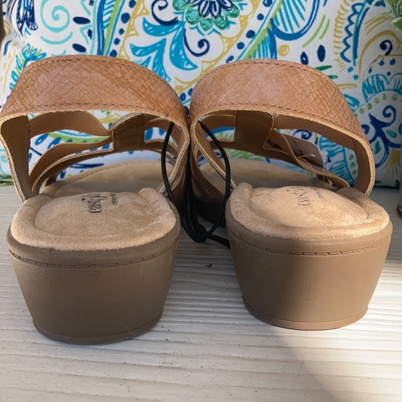 Memory Foam Sandals - Picture 5 of 7